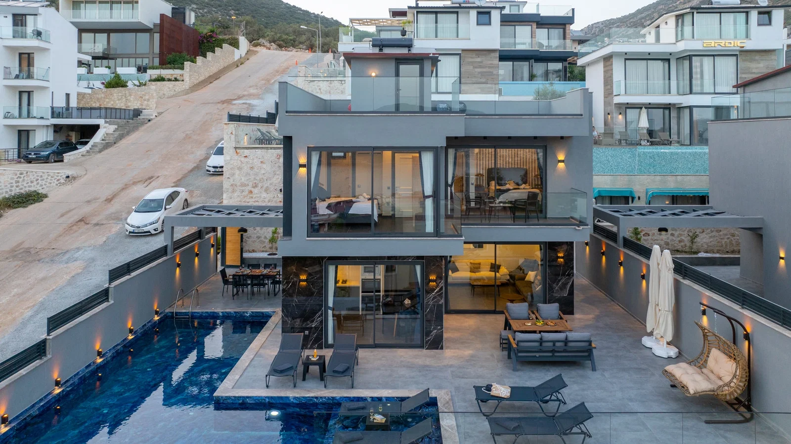 Kalkan’da Merkeze Yakın, Isıtmalı Havuzlu, 4 Yatak Odalı, Lüks Villa