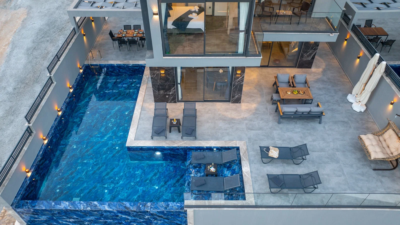 Kalkan’da Merkeze Yakın, Isıtmalı Havuzlu, 4 Yatak Odalı, Lüks Villa