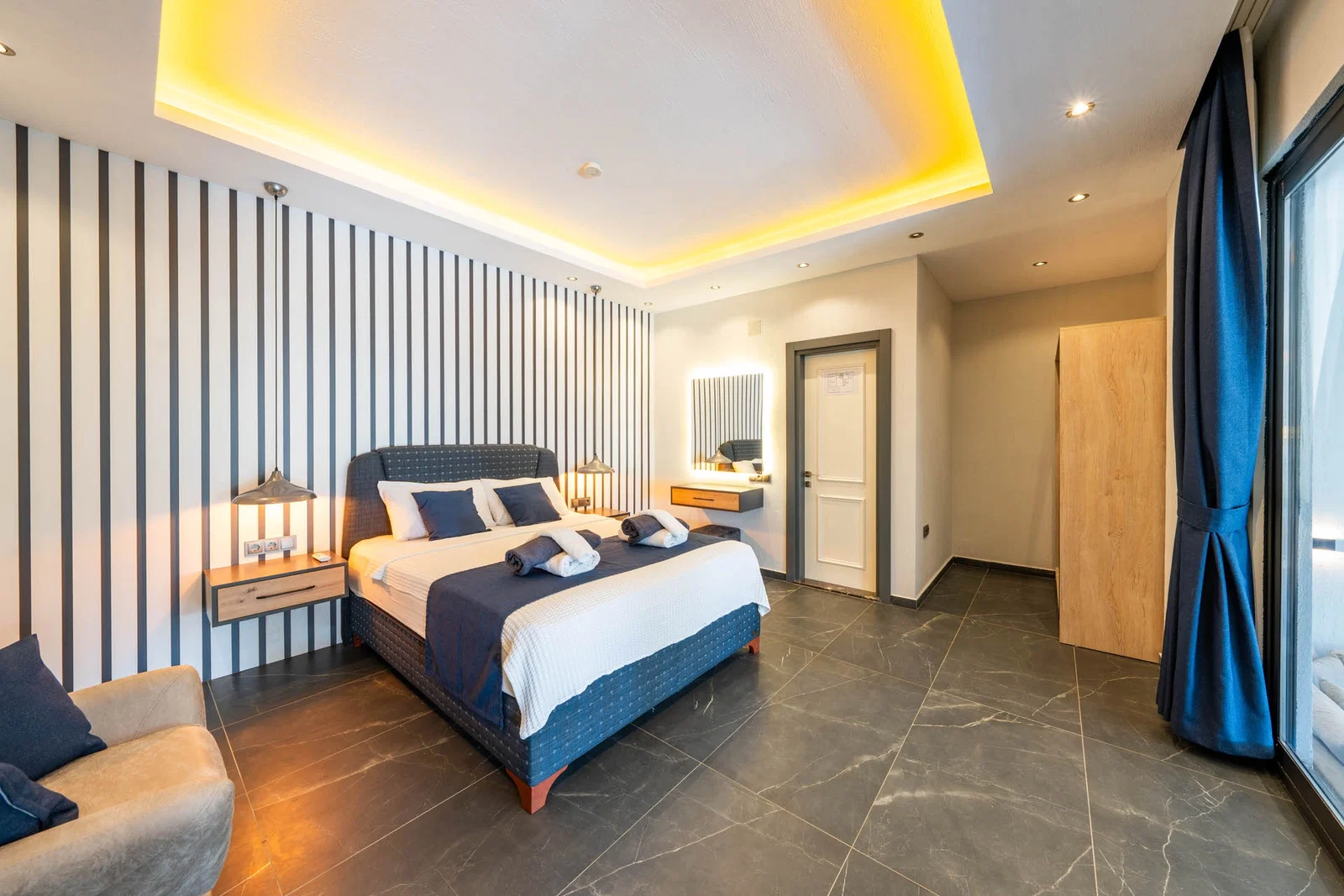 Kalkan’da Merkeze Yakın, Isıtmalı Havuzlu, 4 Yatak Odalı, Lüks Villa