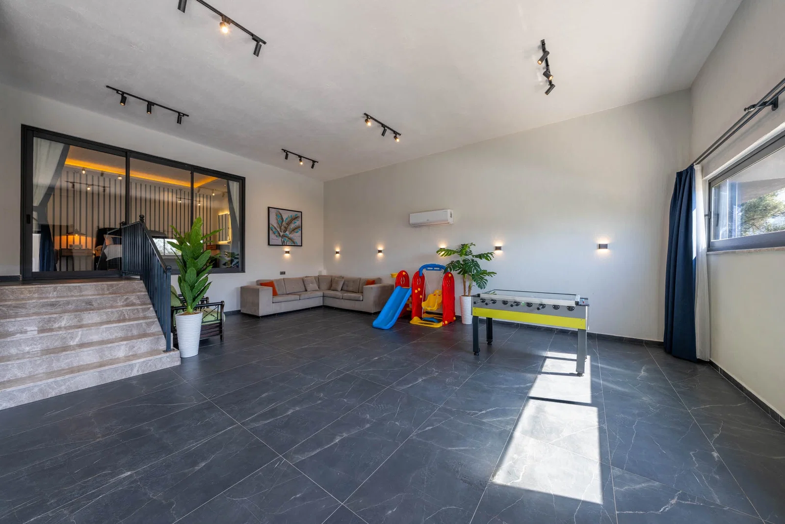 Kalkan’da Merkeze Yakın, Isıtmalı Havuzlu, 4 Yatak Odalı, Lüks Villa