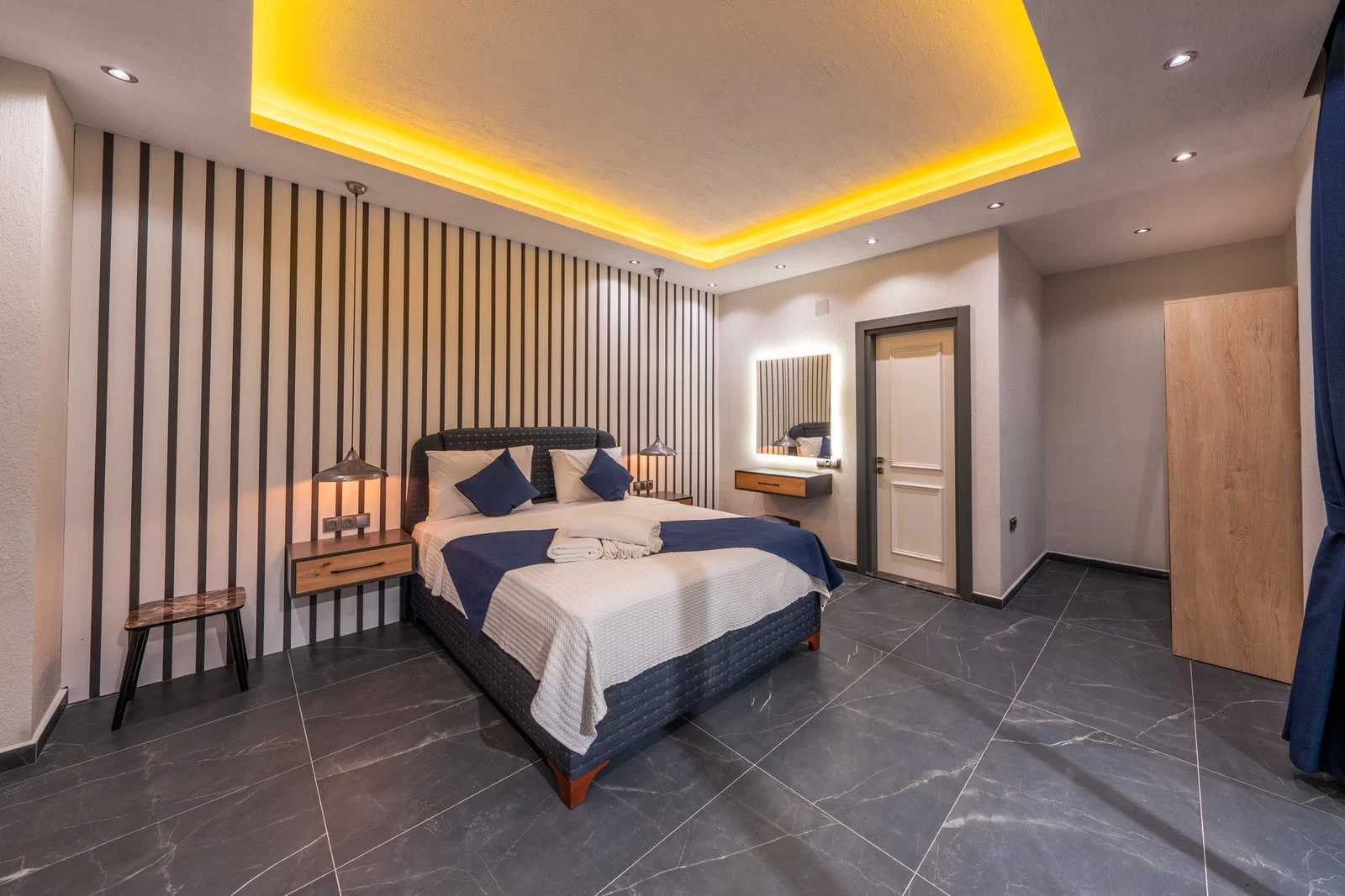 Kalkan’da Merkeze Yakın, Isıtmalı Havuzlu, 4 Yatak Odalı, Lüks Villa