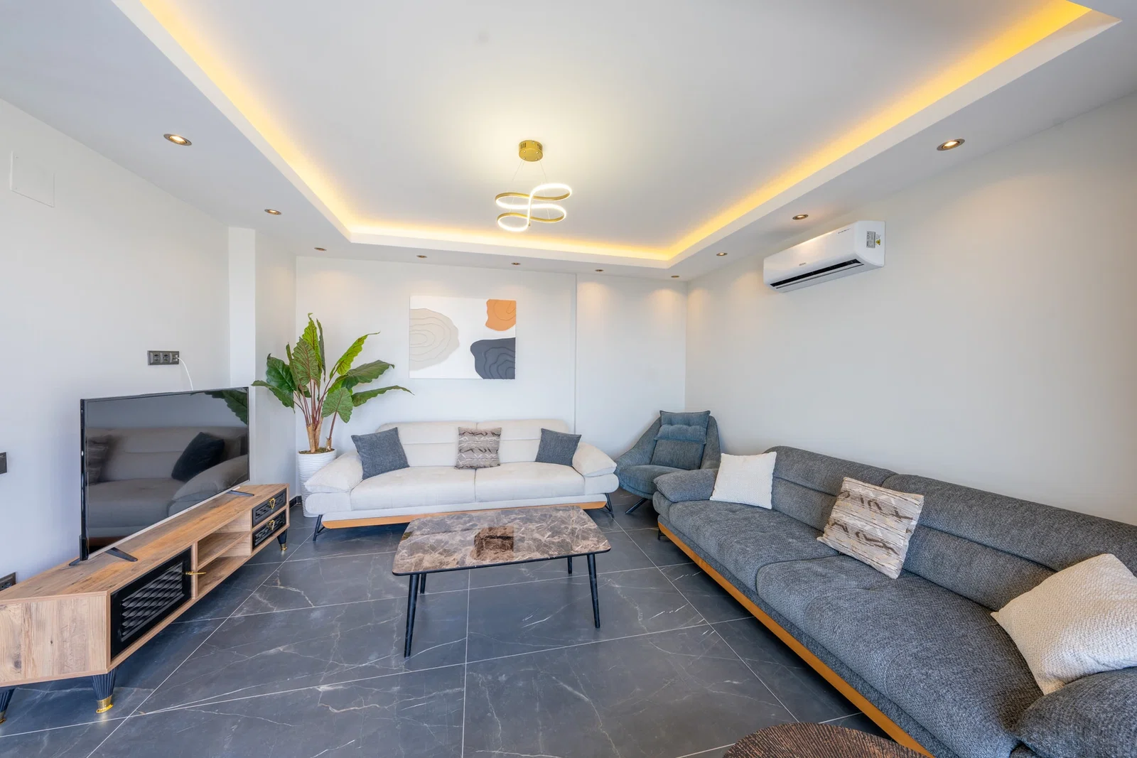 Kalkan’da Merkeze Yakın, Isıtmalı Havuzlu, 4 Yatak Odalı, Lüks Villa