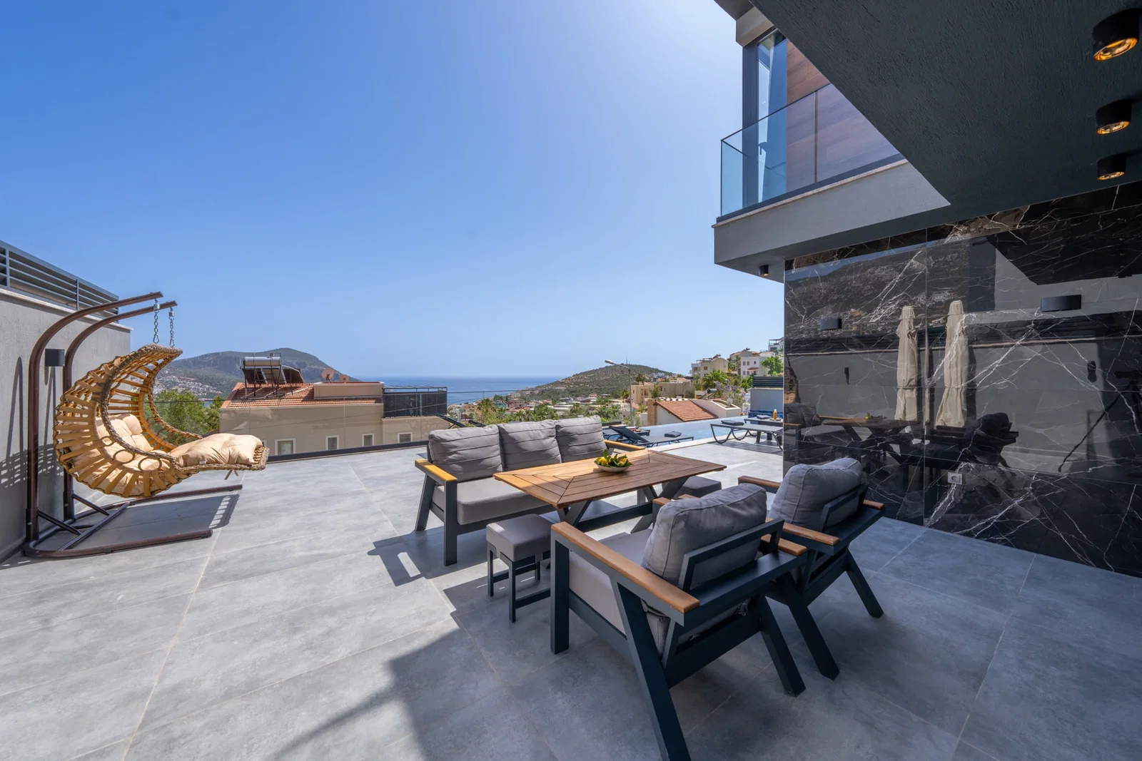 Kalkan’da Merkeze Yakın, Isıtmalı Havuzlu, 4 Yatak Odalı, Lüks Villa