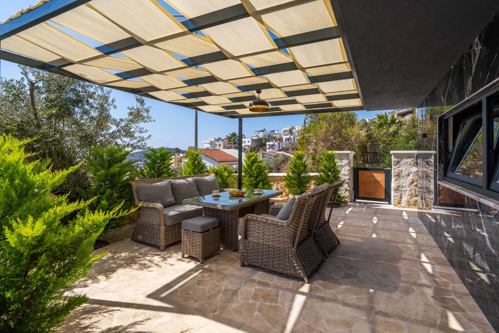 Kalkan’da Merkeze Yakın, Isıtmalı Havuzlu, 4 Yatak Odalı, Lüks Villa