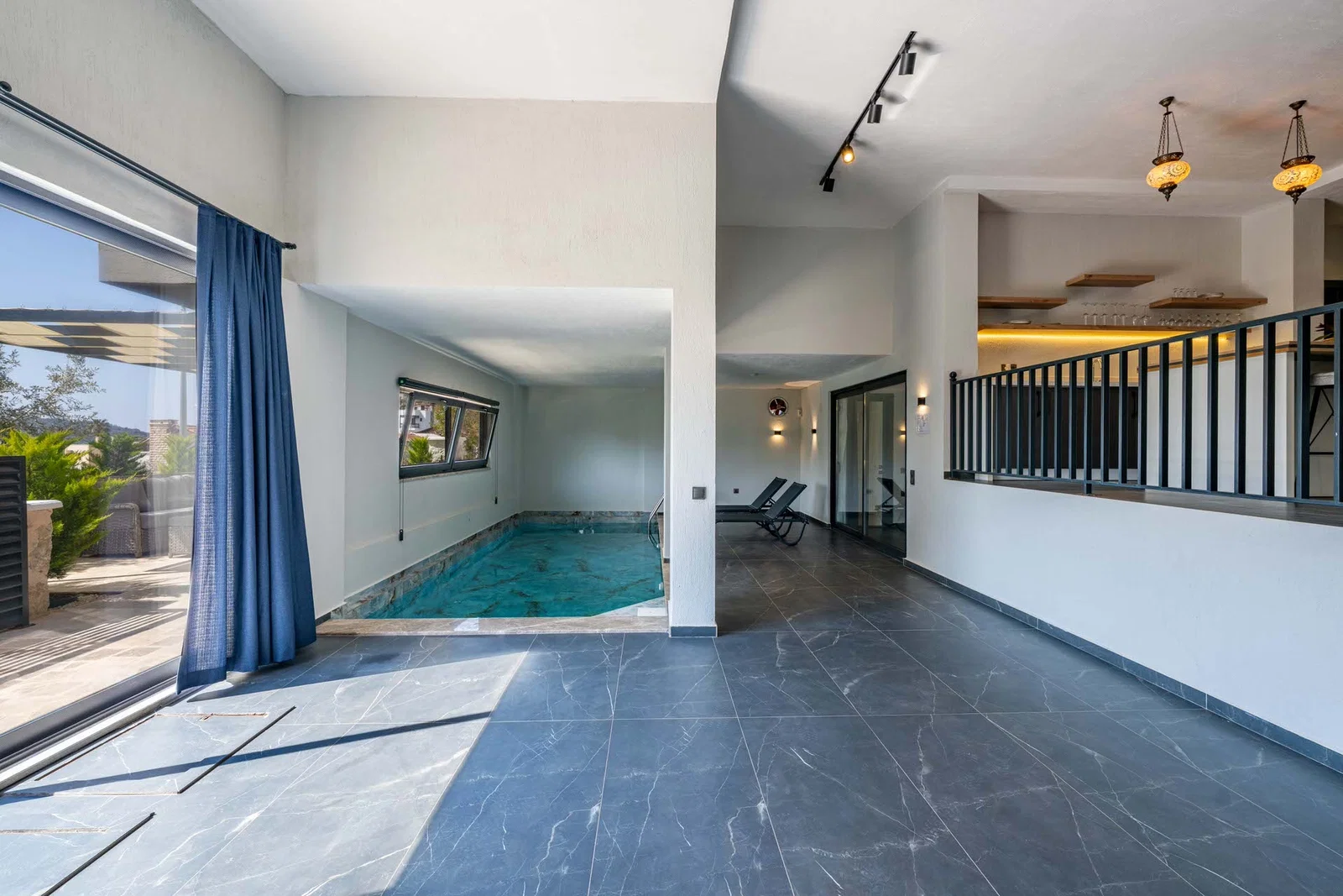 Kalkan’da Merkeze Yakın, Isıtmalı Havuzlu, 4 Yatak Odalı, Lüks Villa