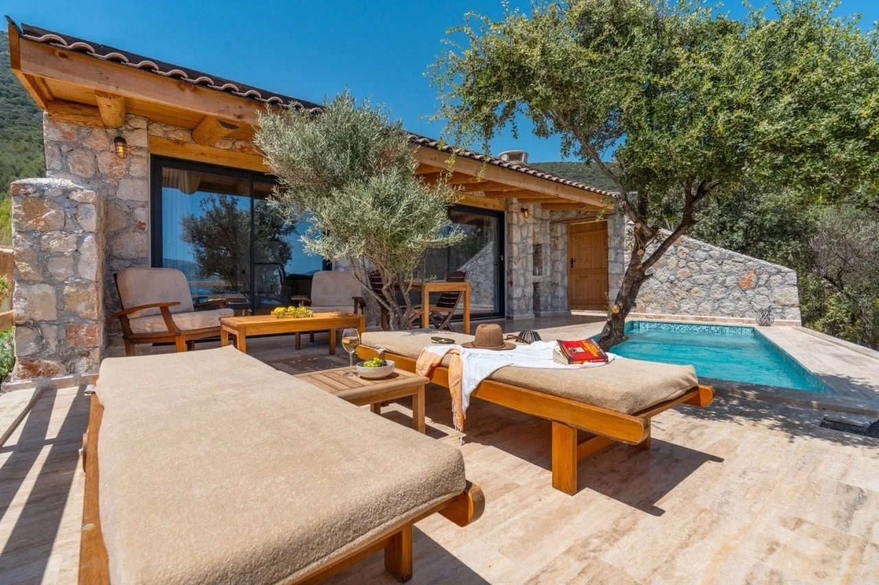 Kalkan’da Merkeze Yakın, Isıtmalı Havuzlu, 1 Yatak Odalı, Kiralık Villa
