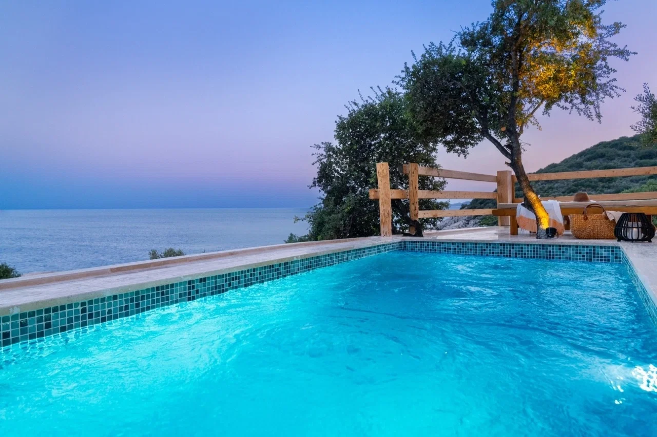 Kalkan’da Merkeze Yakın, Isıtmalı Havuzlu, 1 Yatak Odalı, Kiralık Villa