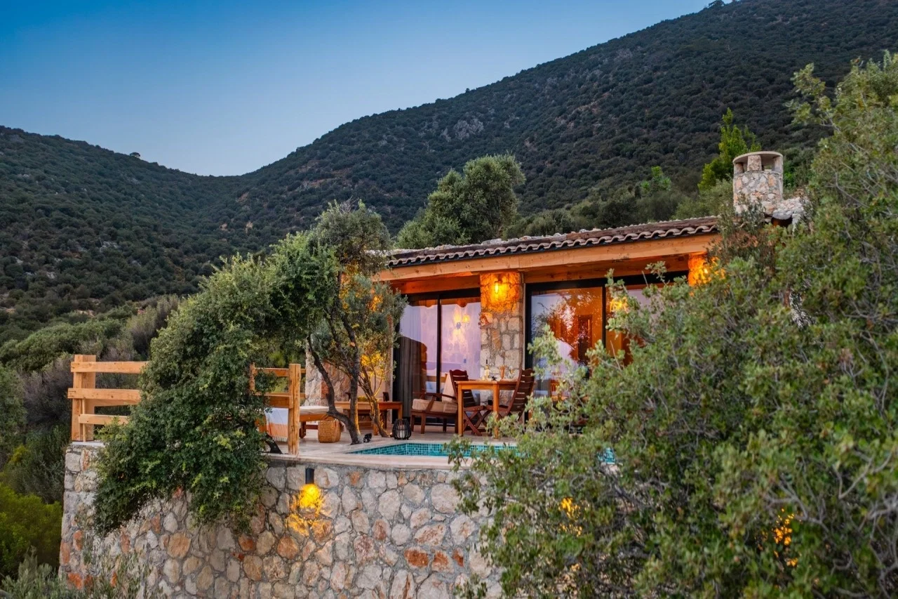 Kalkan’da Merkeze Yakın, Isıtmalı Havuzlu, 1 Yatak Odalı, Kiralık Villa