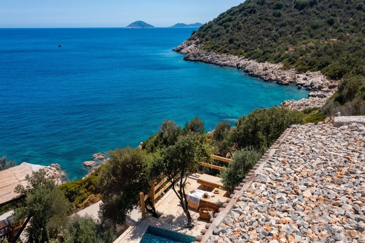 Kalkan’da Merkeze Yakın, Isıtmalı Havuzlu, 1 Yatak Odalı, Kiralık Villa