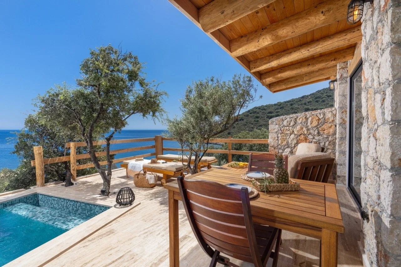 Kalkan’da Merkeze Yakın, Isıtmalı Havuzlu, 1 Yatak Odalı, Kiralık Villa