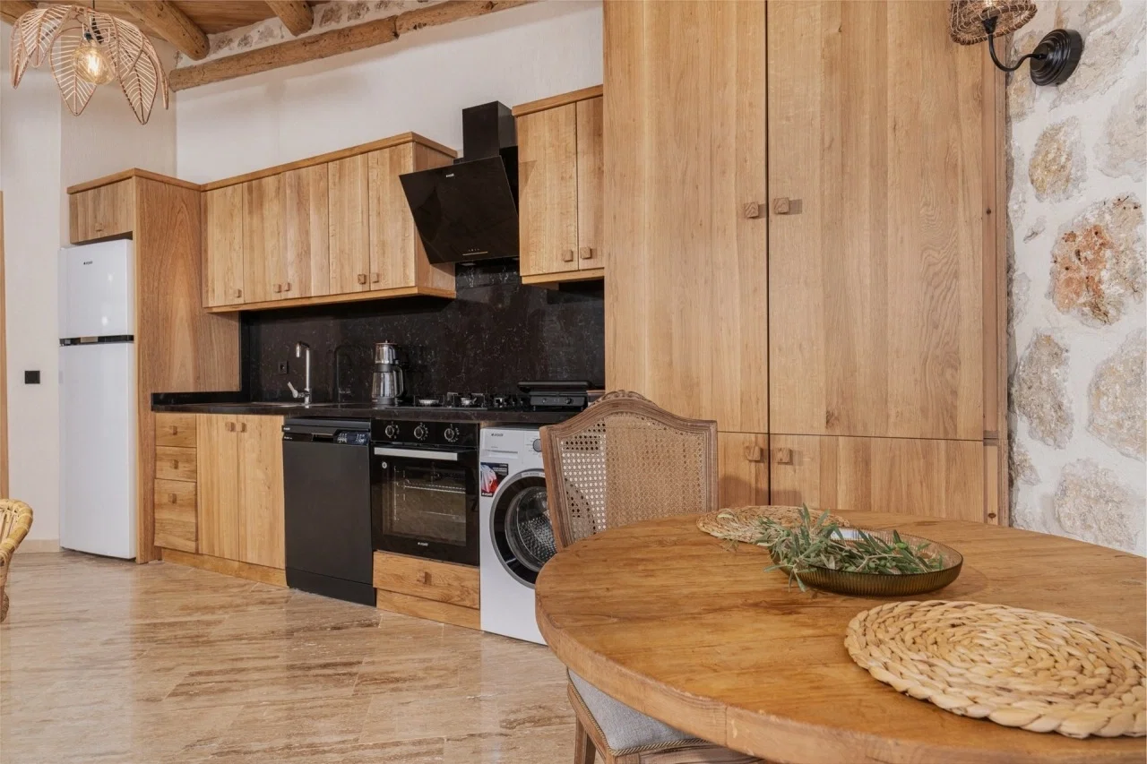 Kalkan’da Merkeze Yakın, Isıtmalı Havuzlu, 1 Yatak Odalı, Kiralık Villa