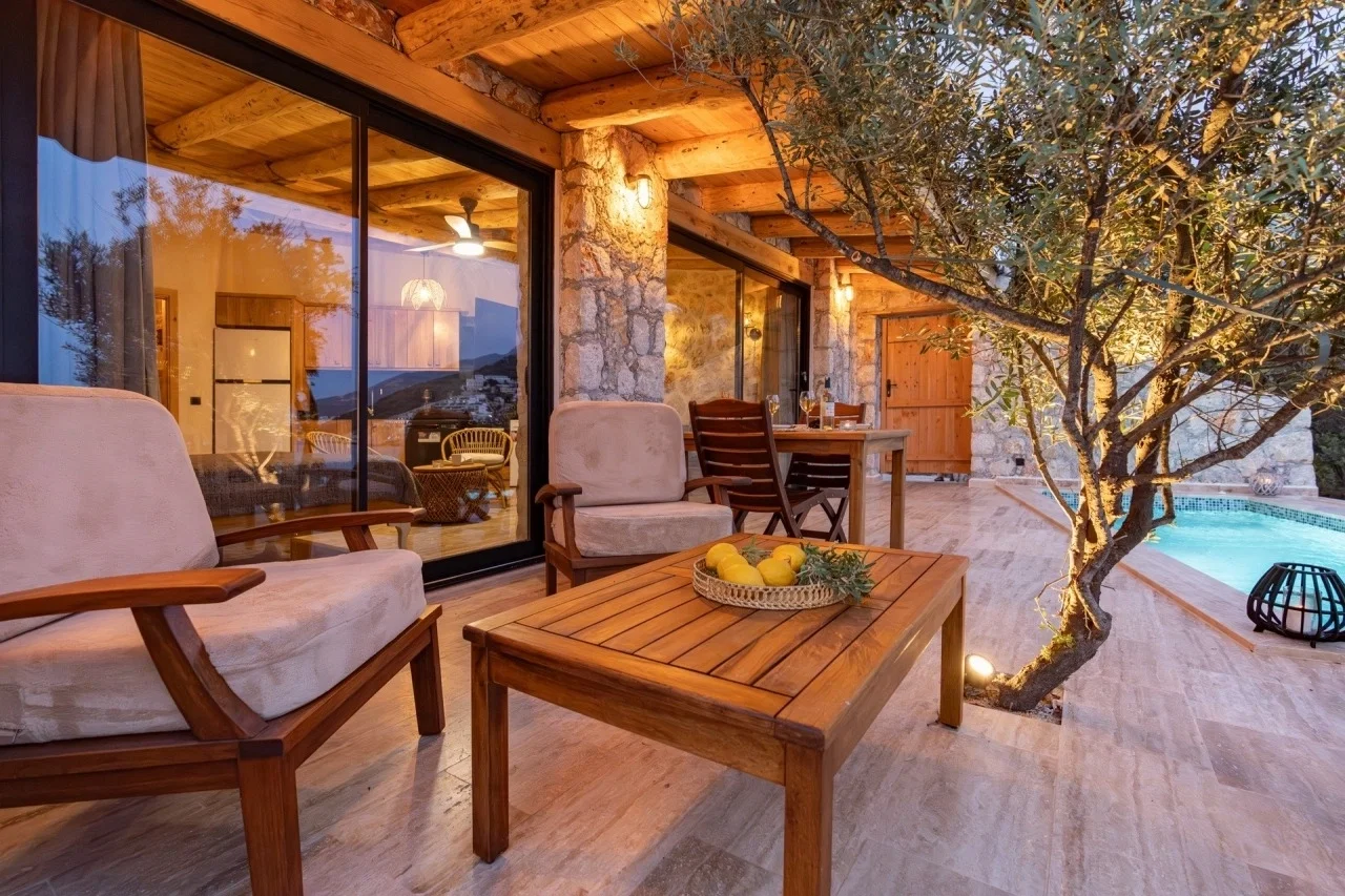 Kalkan’da Merkeze Yakın, Isıtmalı Havuzlu, 1 Yatak Odalı, Kiralık Villa