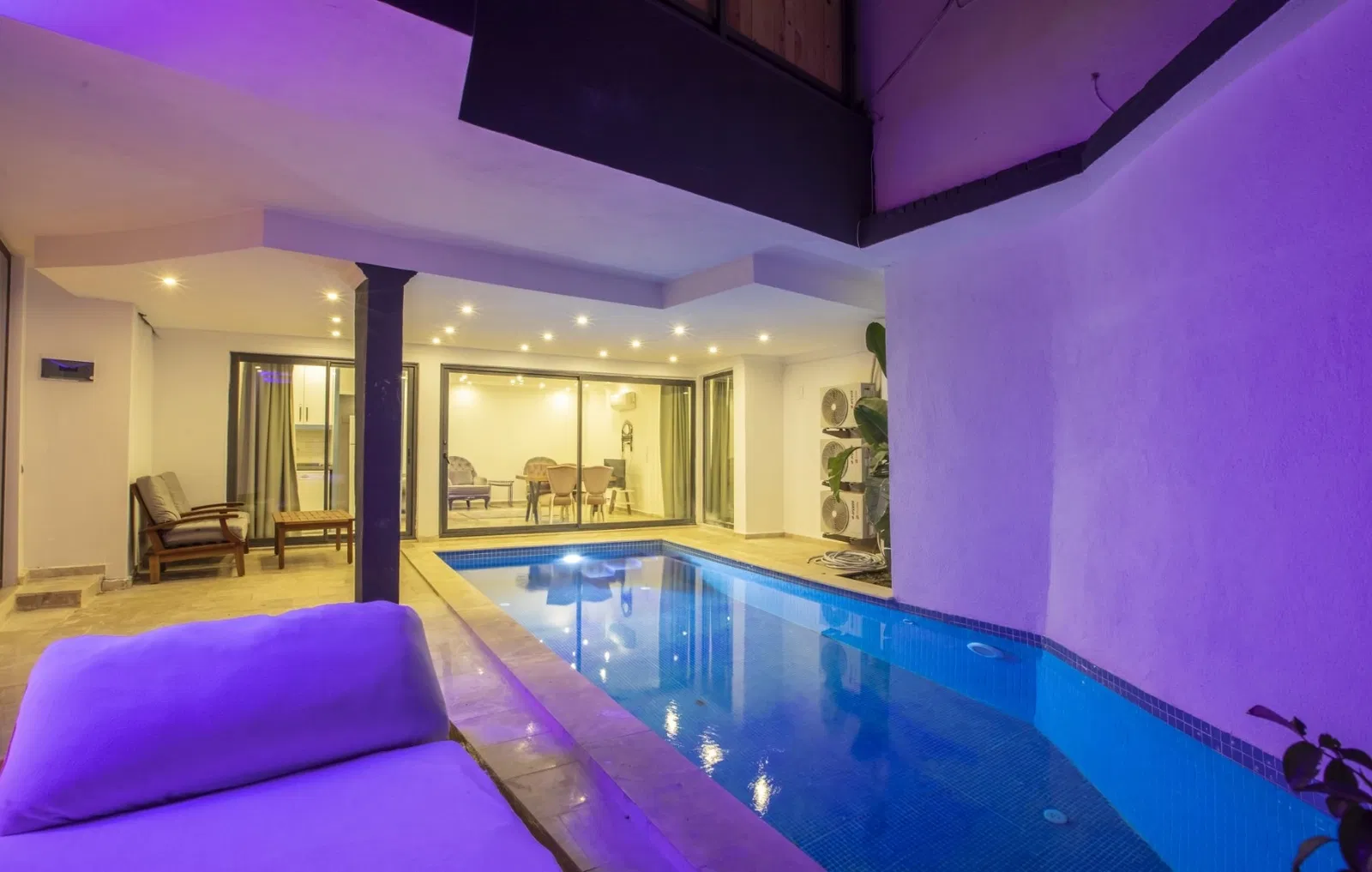Kalkan’da korunaklı havuzlu kiralık villa