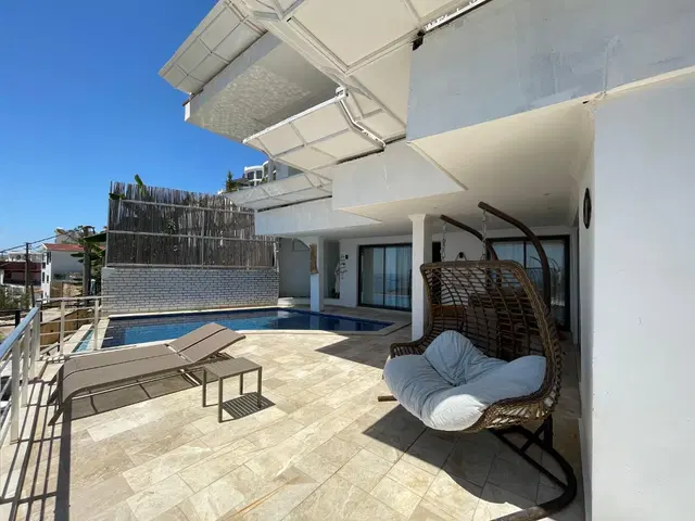 4 Kişilik Korunaklı Havuzlu Villa, Kalkan’da Deniz Manzaralı