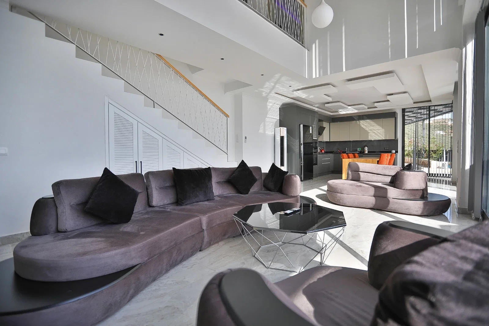 Kalkan’da Merkeze Yakın, Isıtmalı Havuzlu, 3 Yatak Odalı, Kiralık Villa