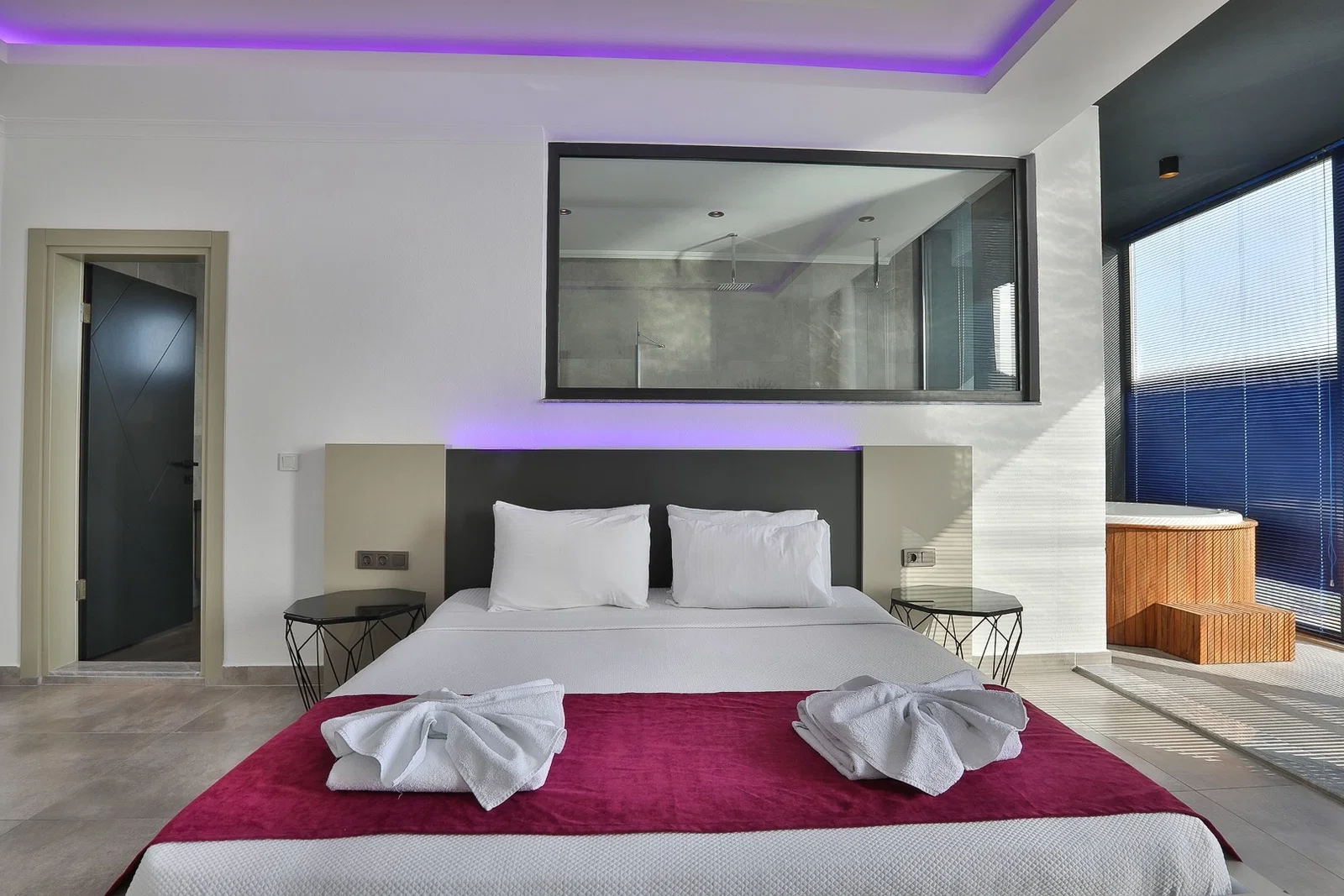 Kalkan’da Merkeze Yakın, Isıtmalı Havuzlu, 3 Yatak Odalı, Kiralık Villa