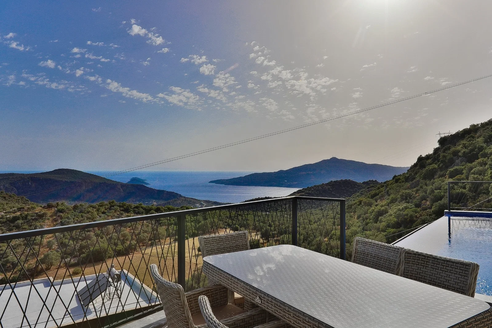 Kalkan’da Merkeze Yakın, Isıtmalı Havuzlu, 3 Yatak Odalı, Kiralık Villa