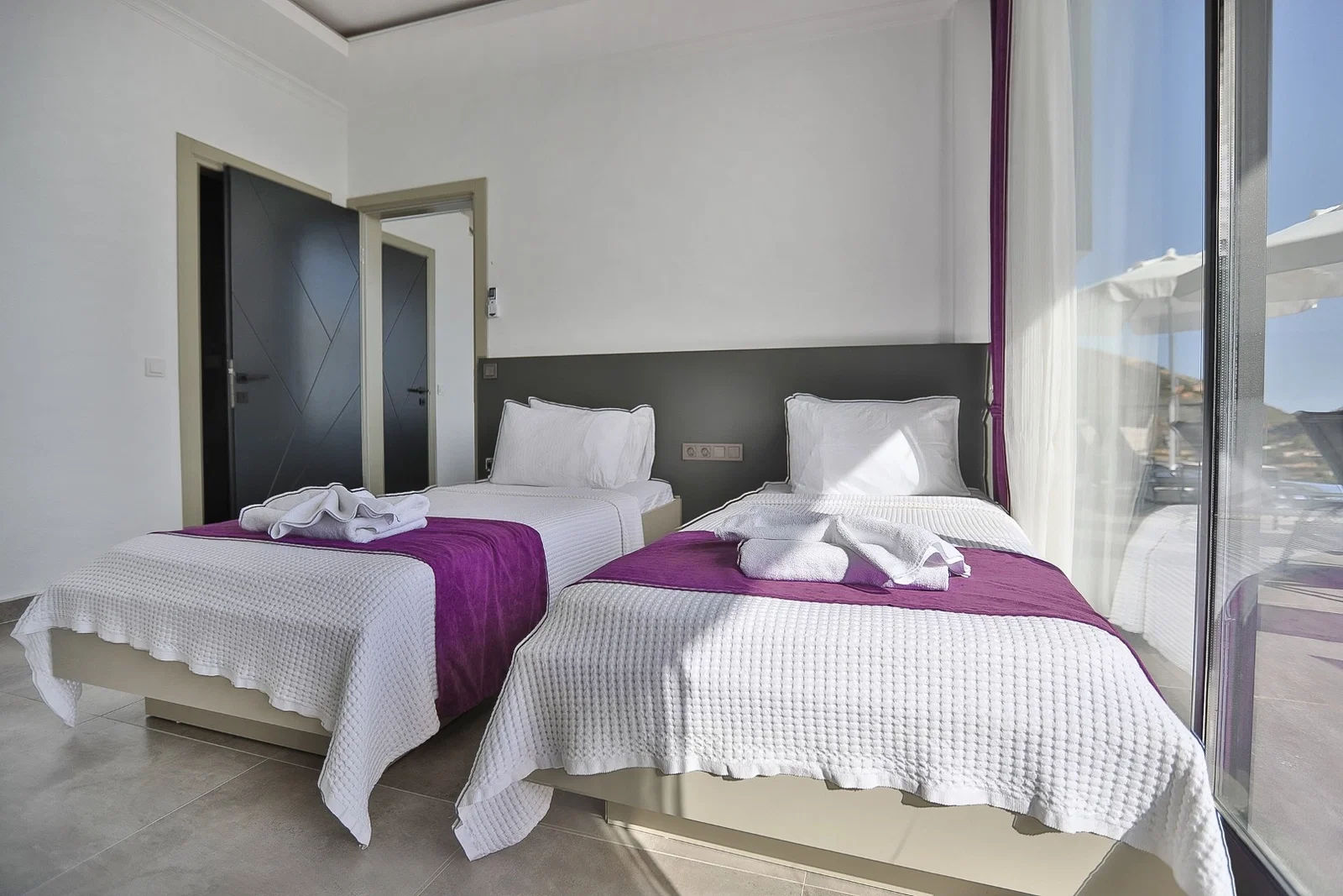 Kalkan’da Merkeze Yakın, Isıtmalı Havuzlu, 3 Yatak Odalı, Kiralık Villa