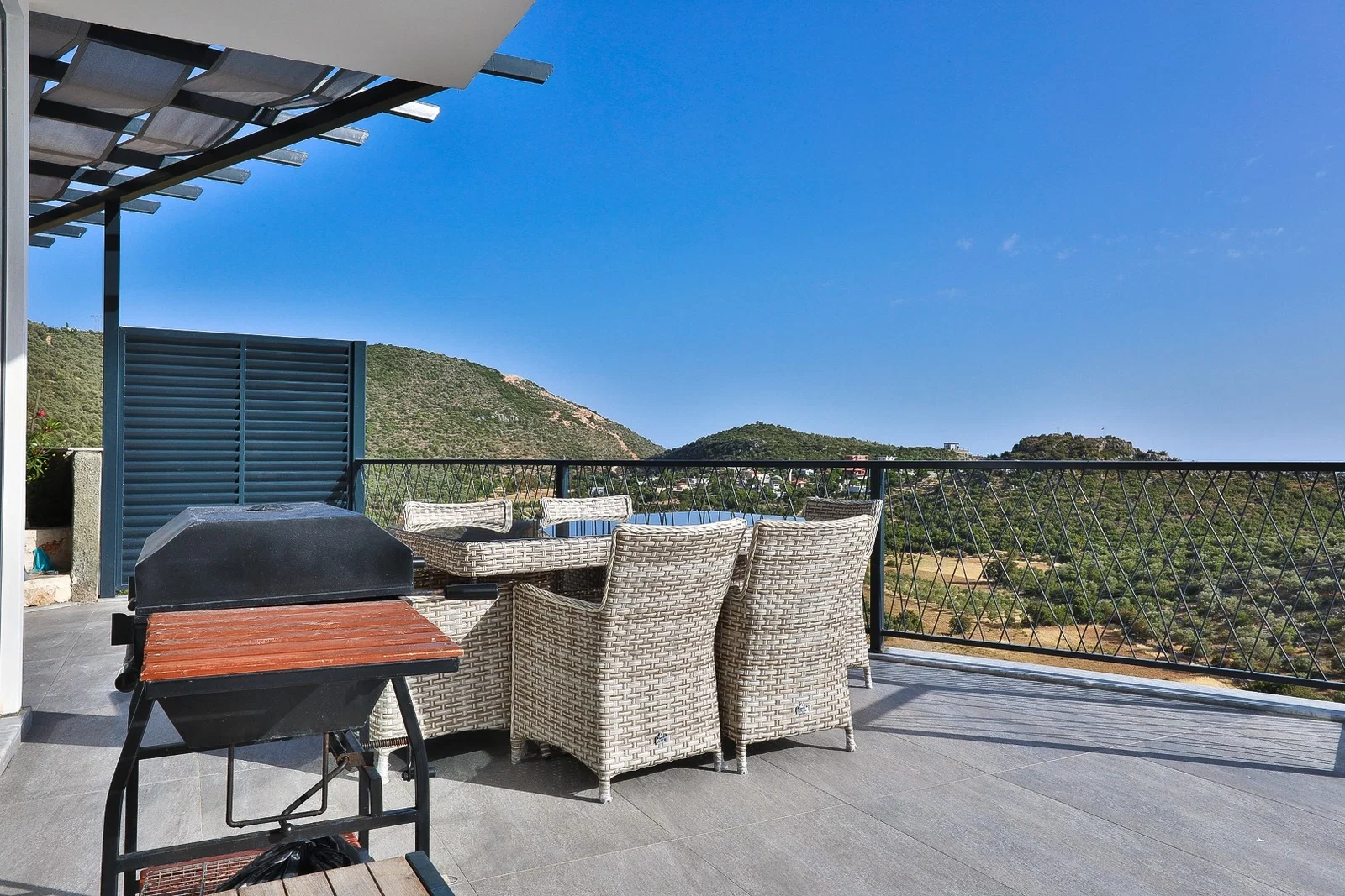 Kalkan’da Merkeze Yakın, Isıtmalı Havuzlu, 3 Yatak Odalı, Kiralık Villa
