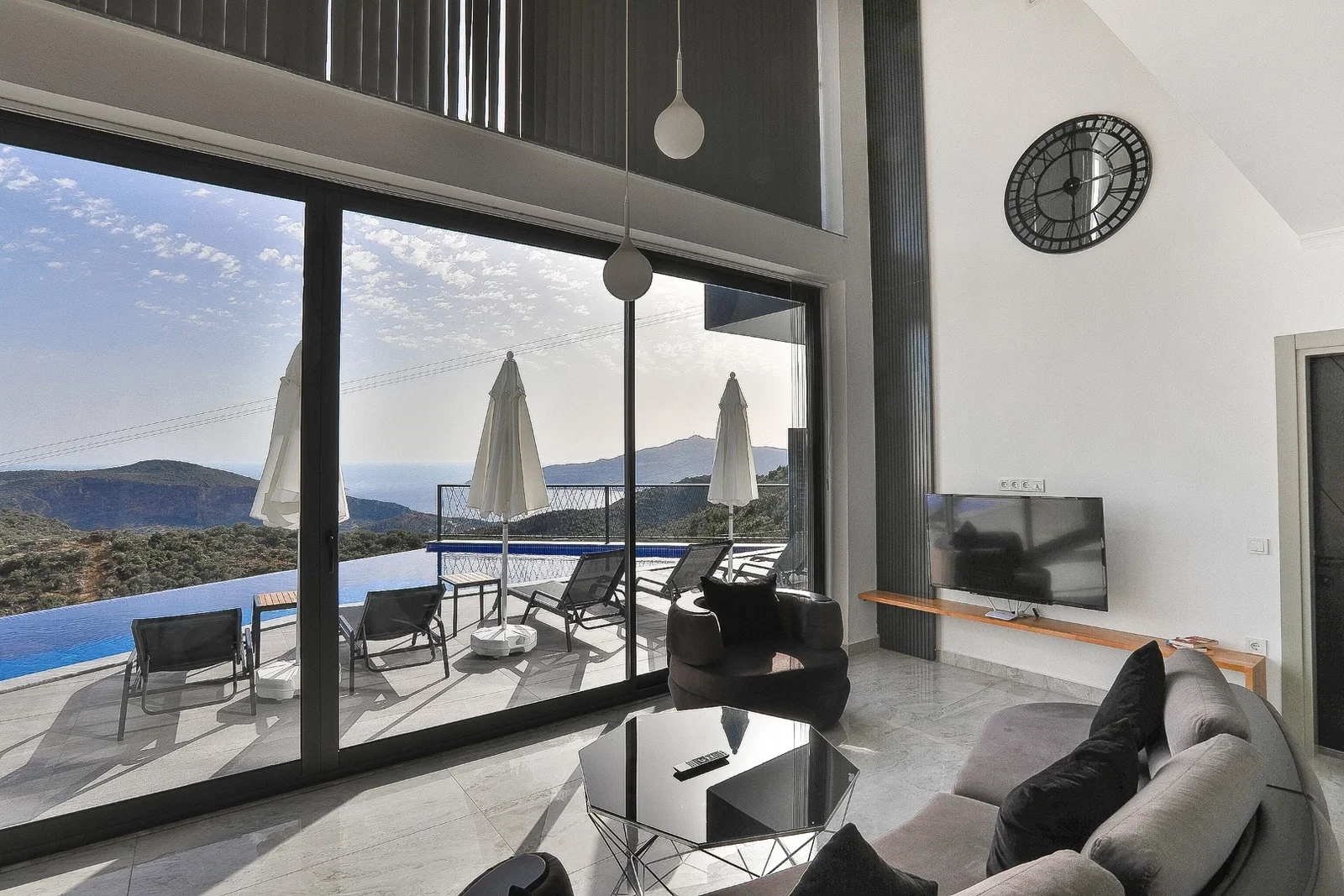 Kalkan’da Merkeze Yakın, Isıtmalı Havuzlu, 3 Yatak Odalı, Kiralık Villa