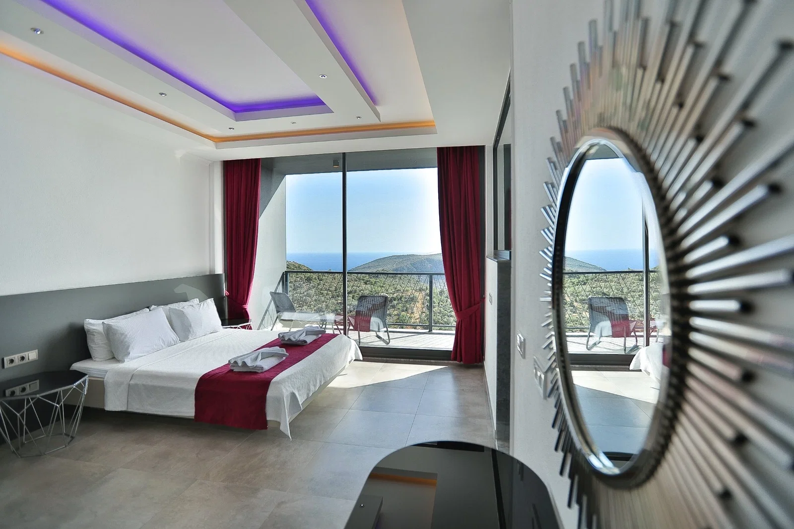 Kalkan’da Merkeze Yakın, Isıtmalı Havuzlu, 3 Yatak Odalı, Kiralık Villa
