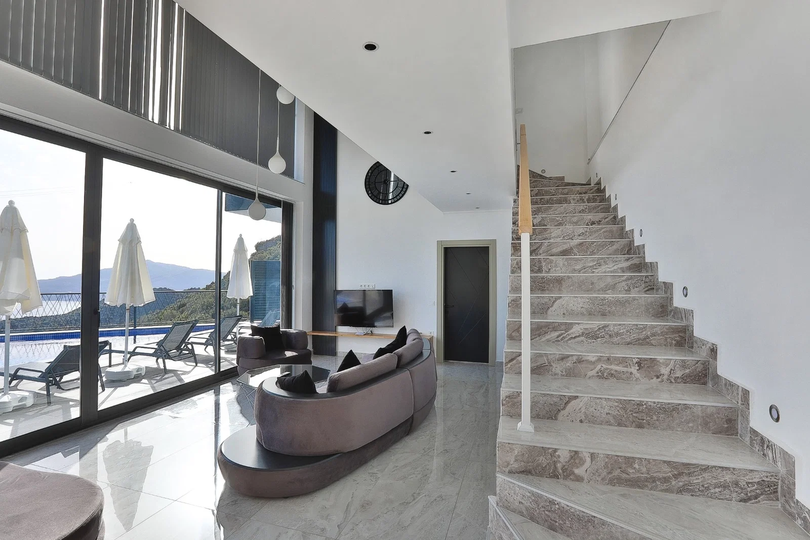 Kalkan’da Merkeze Yakın, Isıtmalı Havuzlu, 3 Yatak Odalı, Kiralık Villa