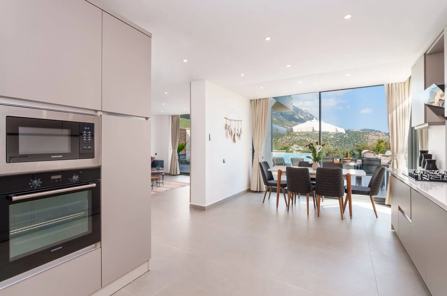 Kalkan’da Merkeze Yakın, Çocuk Havuzlu, 3 Yatak Odalı, Lüks Villa