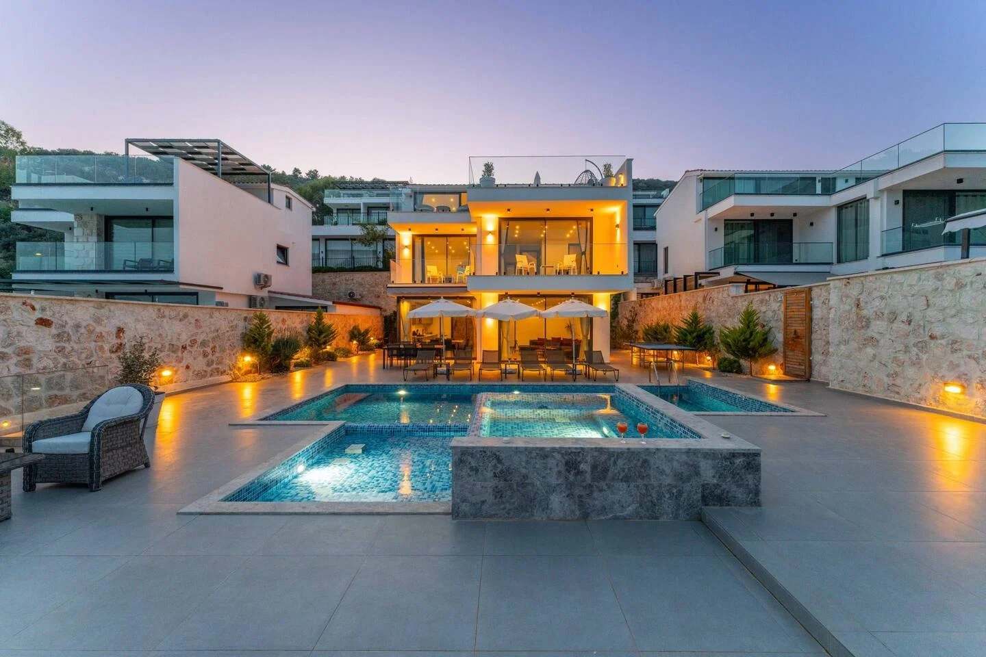 Kalkan’da Merkeze Yakın, Çocuk Havuzlu, 3 Yatak Odalı, Lüks Villa