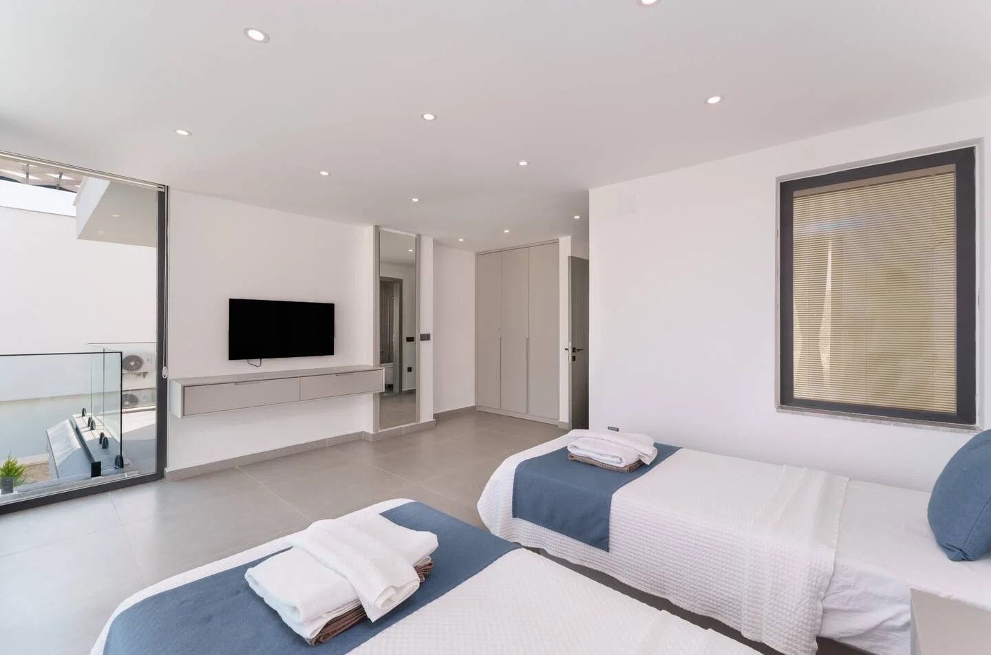 Kalkan’da Merkeze Yakın, Çocuk Havuzlu, 3 Yatak Odalı, Lüks Villa