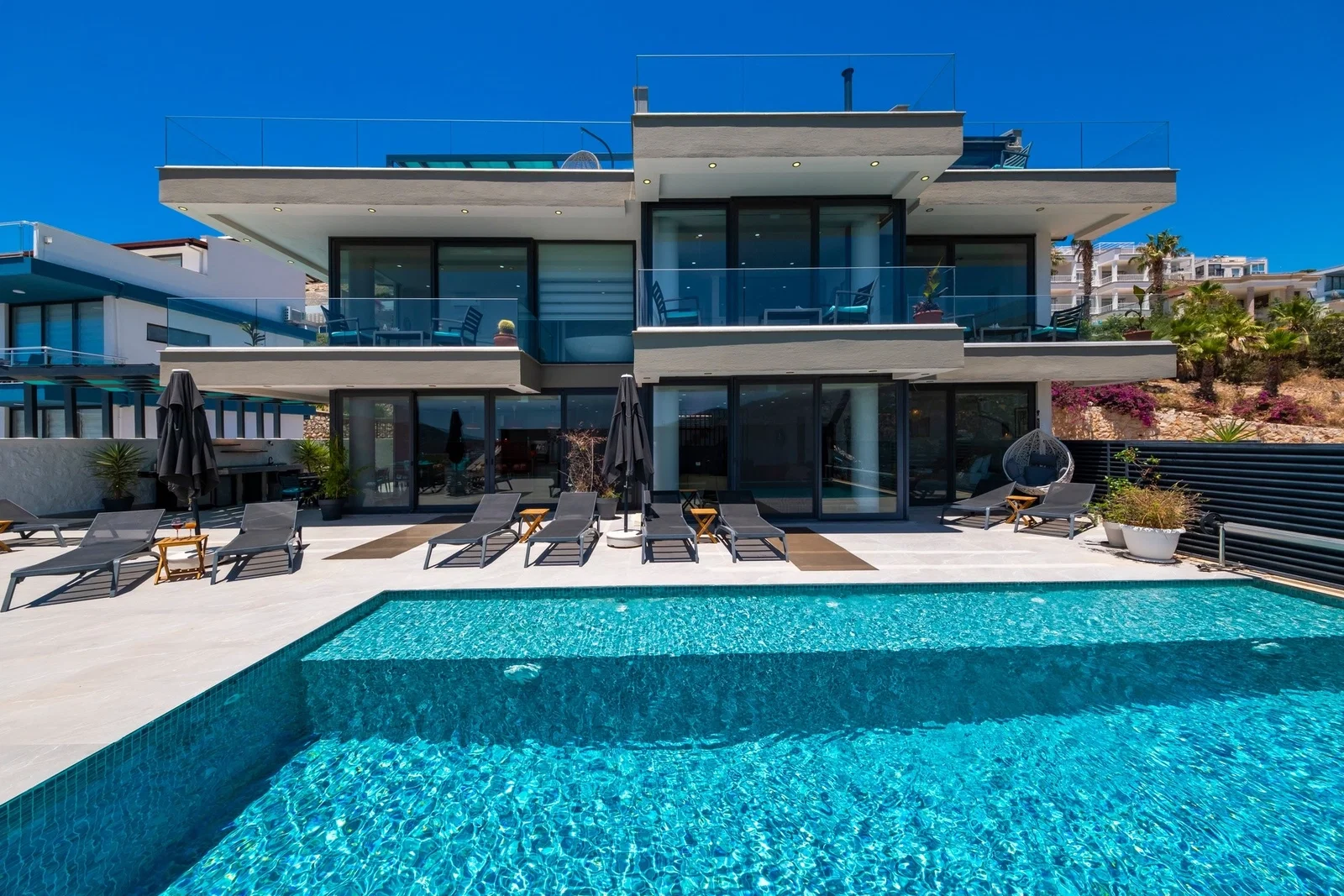 Kalkan’da Merkeze Yakın, Özel Havuzlu, 5 Yatak Odalı, Lüks Villa