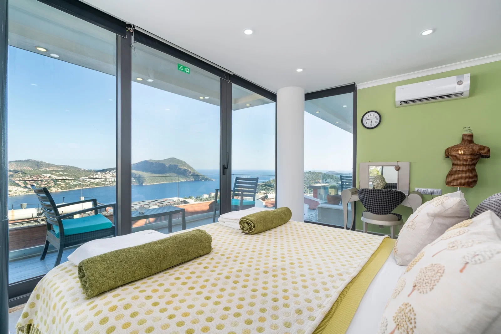 Kalkan’da Merkeze Yakın, Özel Havuzlu, 5 Yatak Odalı, Lüks Villa