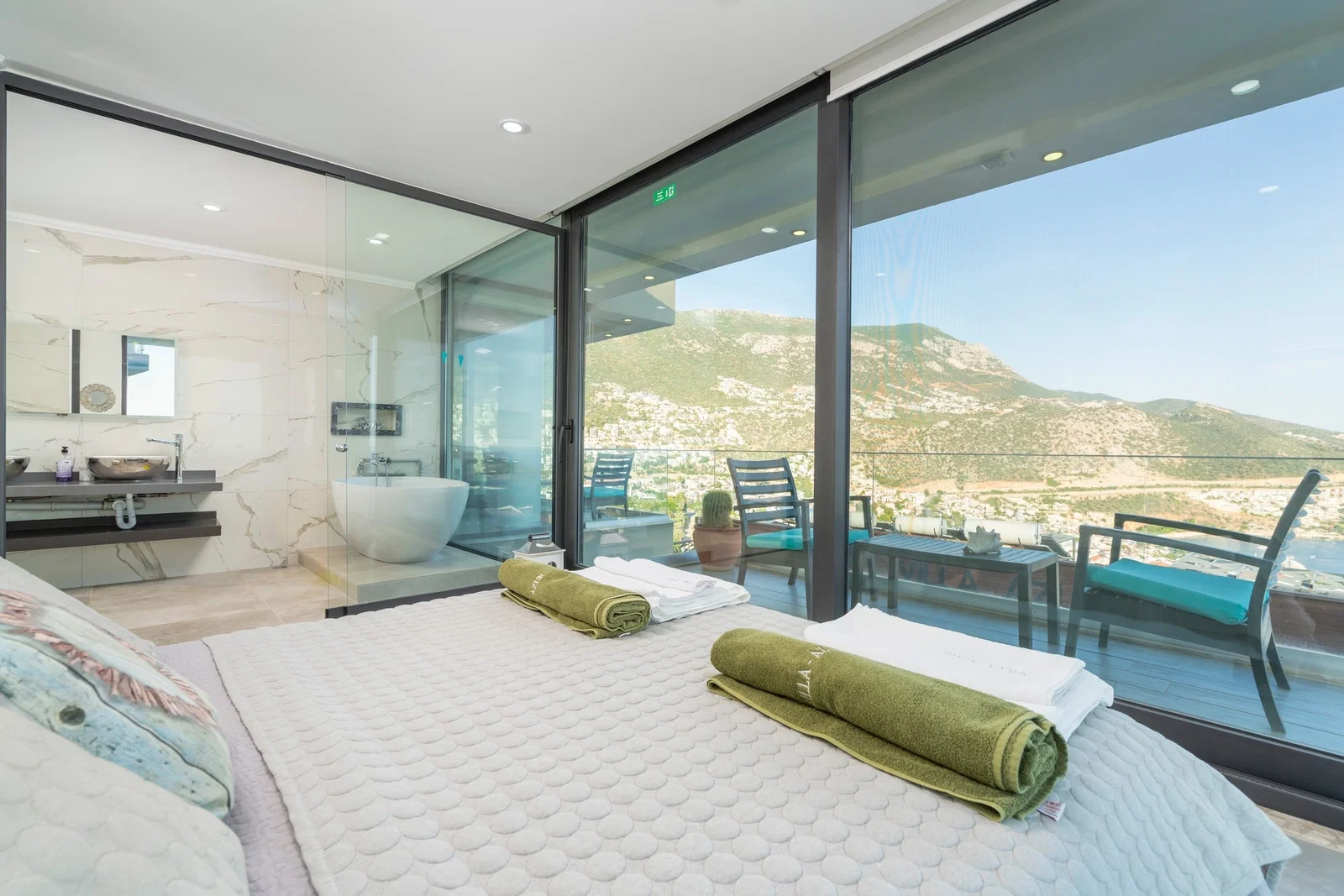 Kalkan’da Merkeze Yakın, Özel Havuzlu, 5 Yatak Odalı, Lüks Villa