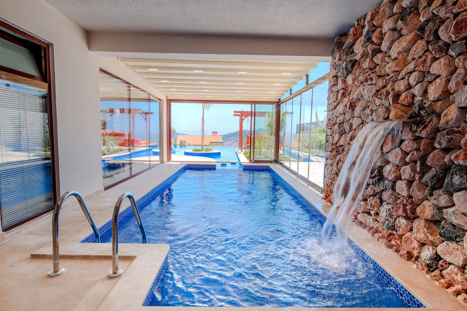 Kalkan’da Korunaklı, Isıtmalı Havuzlu, 8 Kişilik, Lüks Villa
