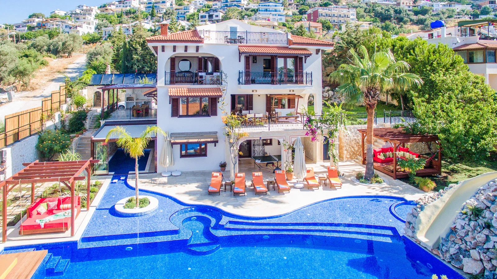Kalkan’da Korunaklı, Isıtmalı Havuzlu, 8 Kişilik, Lüks Villa