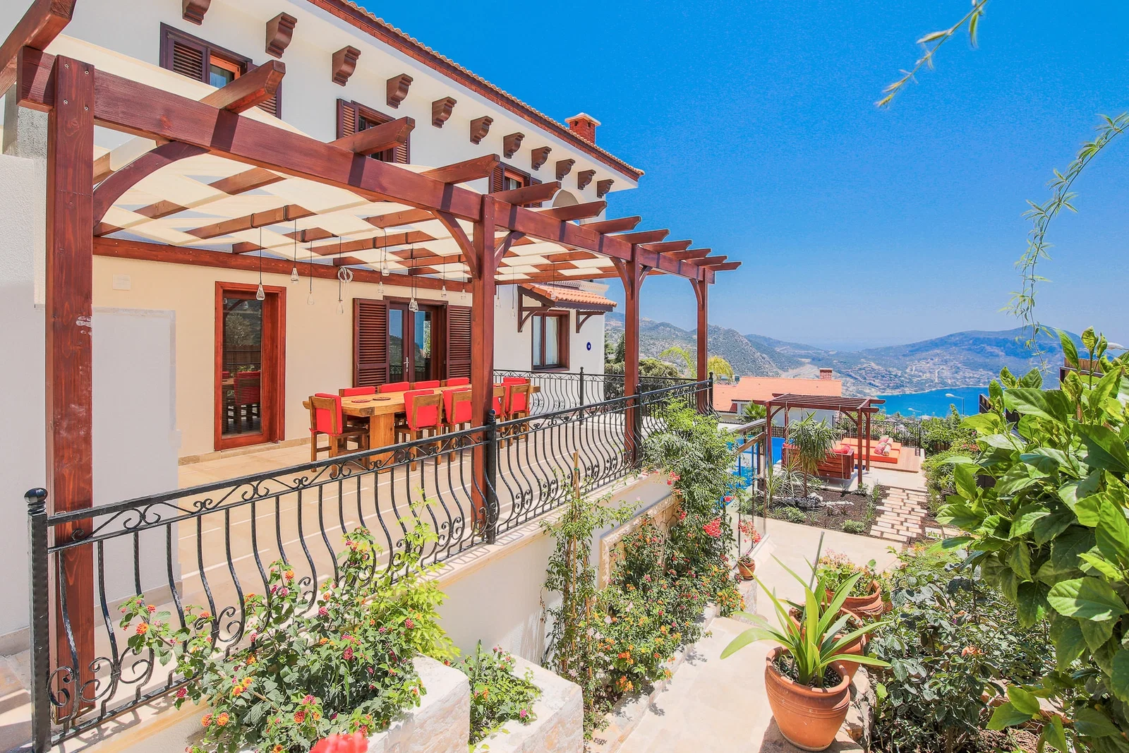 Kalkan’da Korunaklı, Isıtmalı Havuzlu, 8 Kişilik, Lüks Villa
