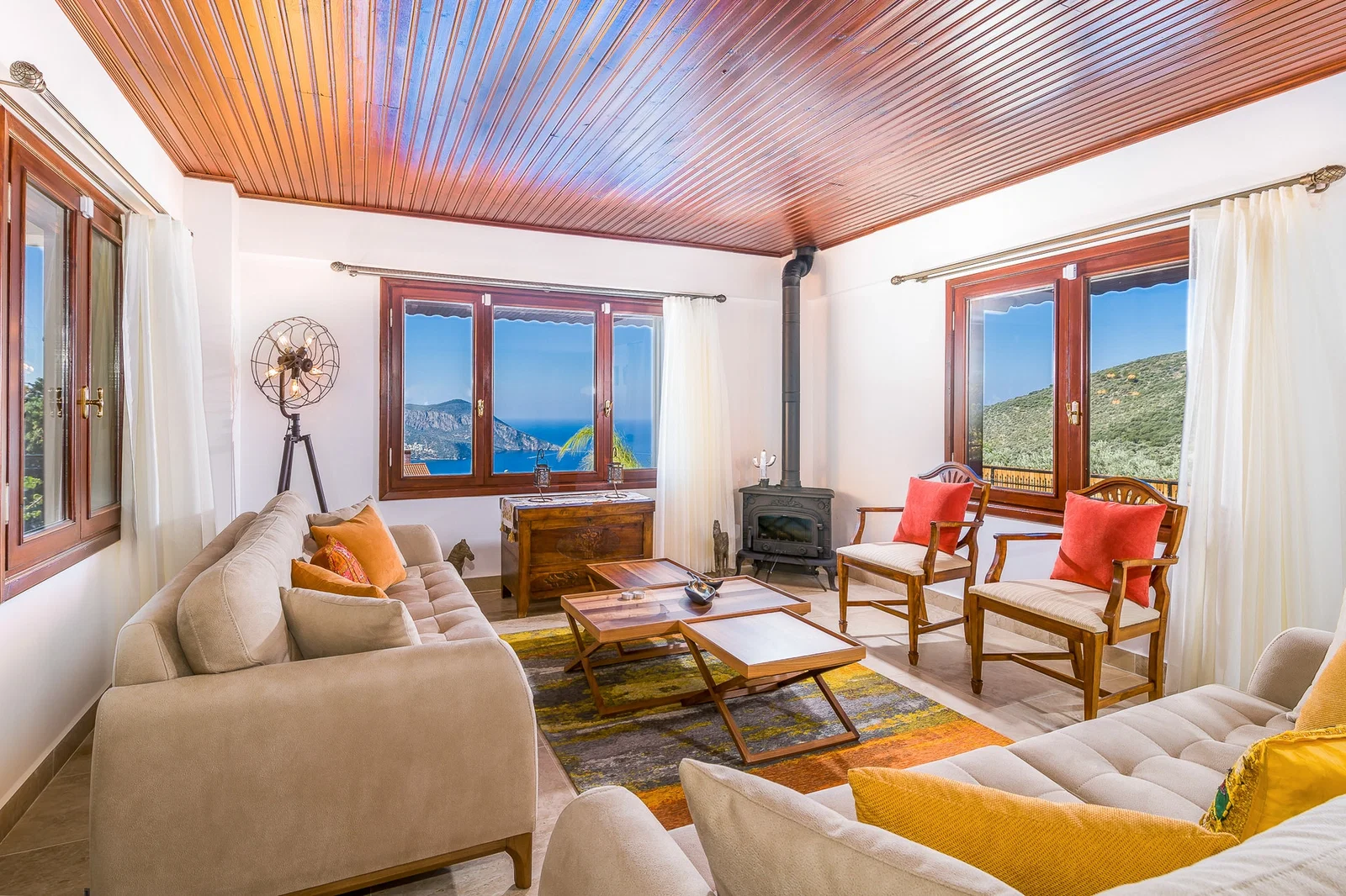 Kalkan’da Korunaklı, Isıtmalı Havuzlu, 8 Kişilik, Lüks Villa