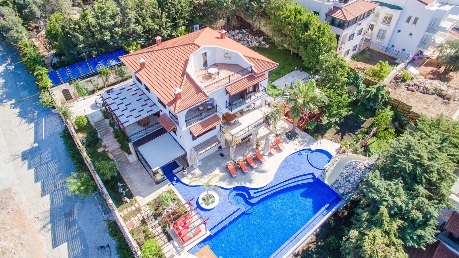 Kalkan’da Korunaklı, Isıtmalı Havuzlu, 8 Kişilik, Lüks Villa