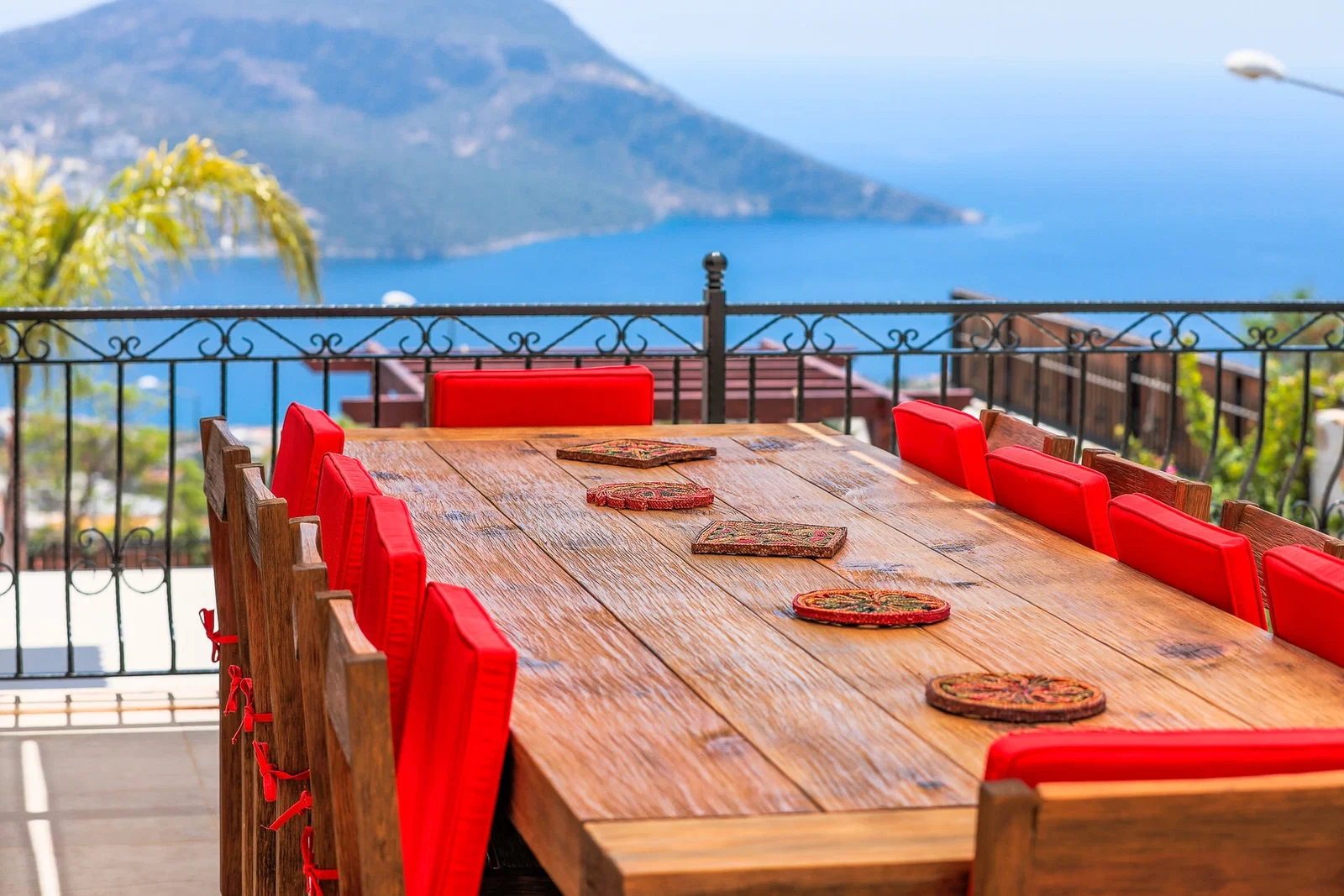 Kalkan’da Korunaklı, Isıtmalı Havuzlu, 8 Kişilik, Lüks Villa