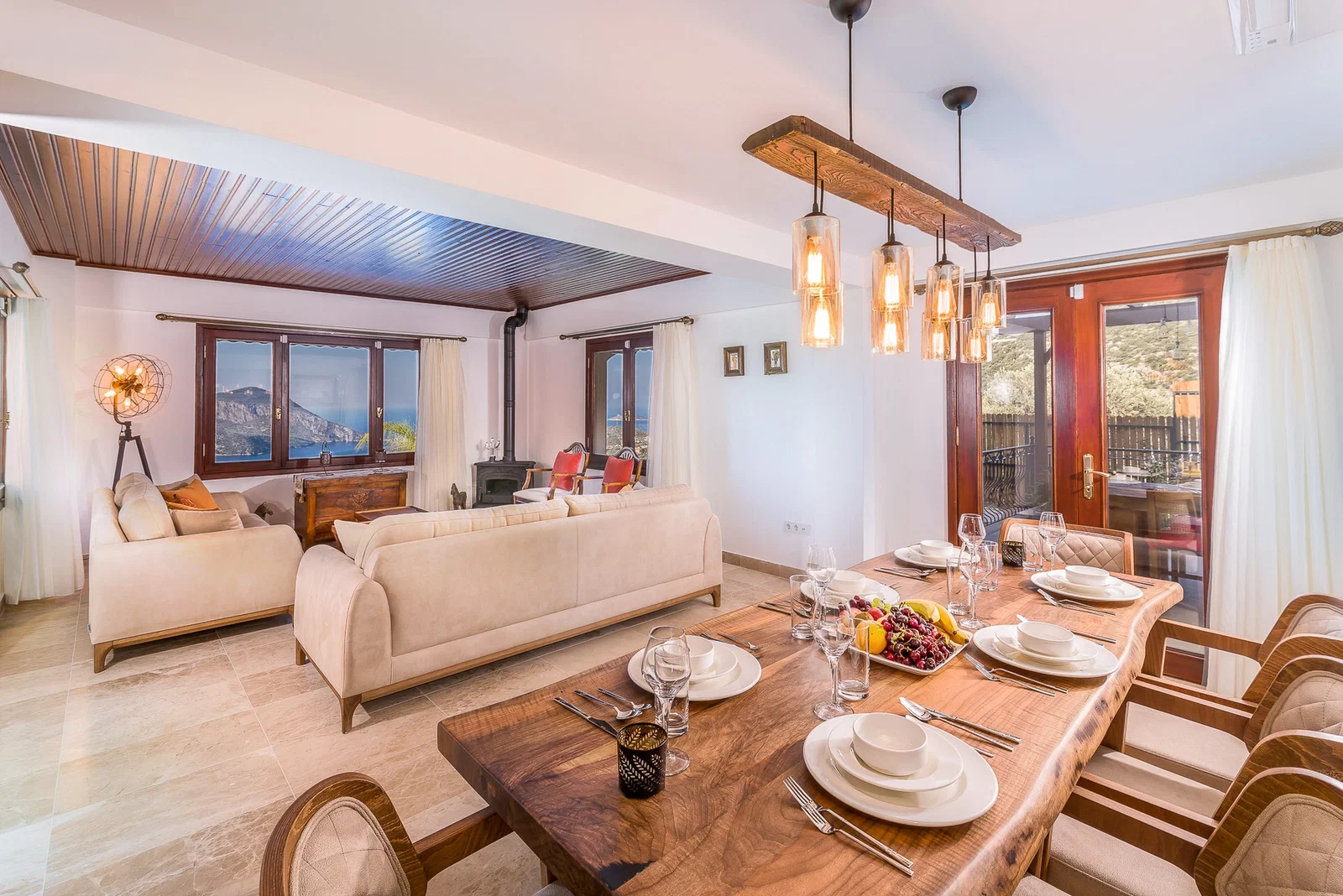 Kalkan’da Korunaklı, Isıtmalı Havuzlu, 8 Kişilik, Lüks Villa