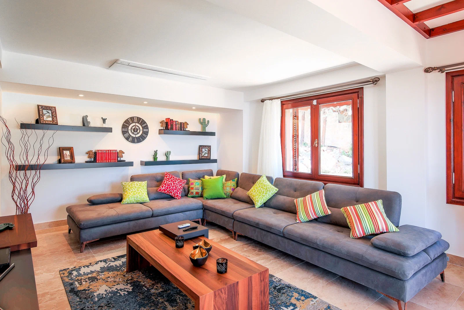 Kalkan’da Korunaklı, Isıtmalı Havuzlu, 8 Kişilik, Lüks Villa