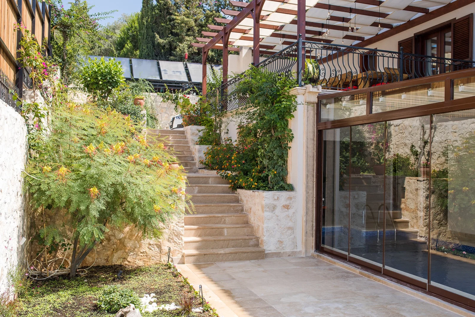 Kalkan’da Korunaklı, Isıtmalı Havuzlu, 8 Kişilik, Lüks Villa