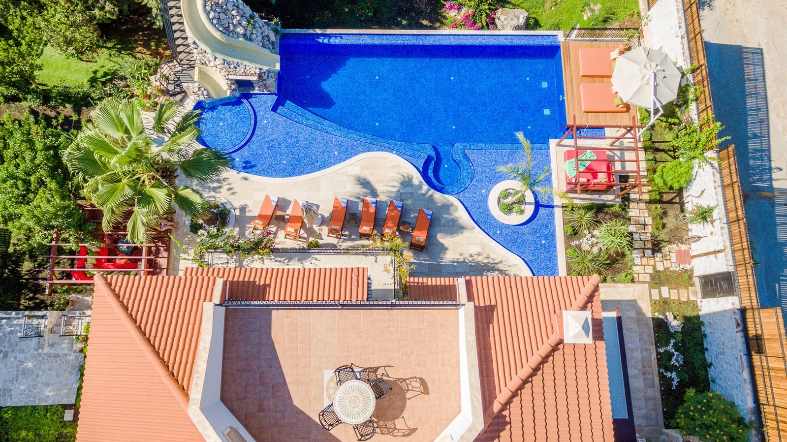 Kalkan’da Korunaklı, Isıtmalı Havuzlu, 8 Kişilik, Lüks Villa
