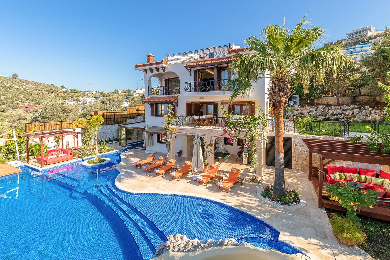 Kalkan’da Korunaklı, Isıtmalı Havuzlu, 8 Kişilik, Lüks Villa