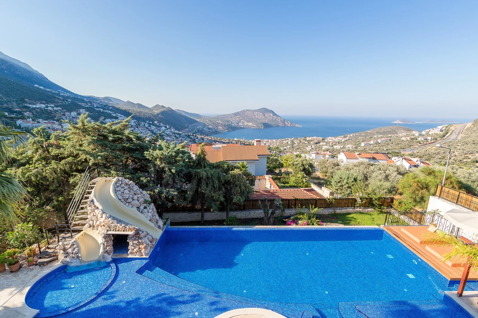Kalkan’da Korunaklı, Isıtmalı Havuzlu, 8 Kişilik, Lüks Villa
