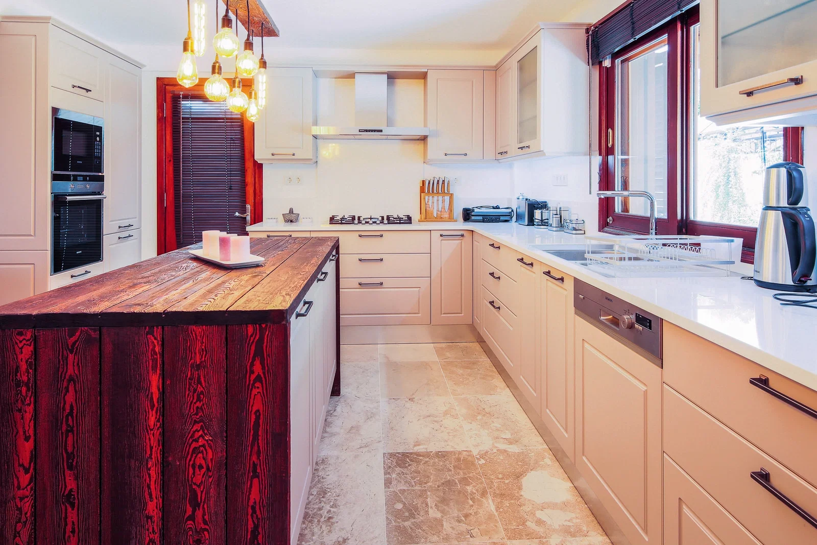 Kalkan’da Korunaklı, Isıtmalı Havuzlu, 8 Kişilik, Lüks Villa