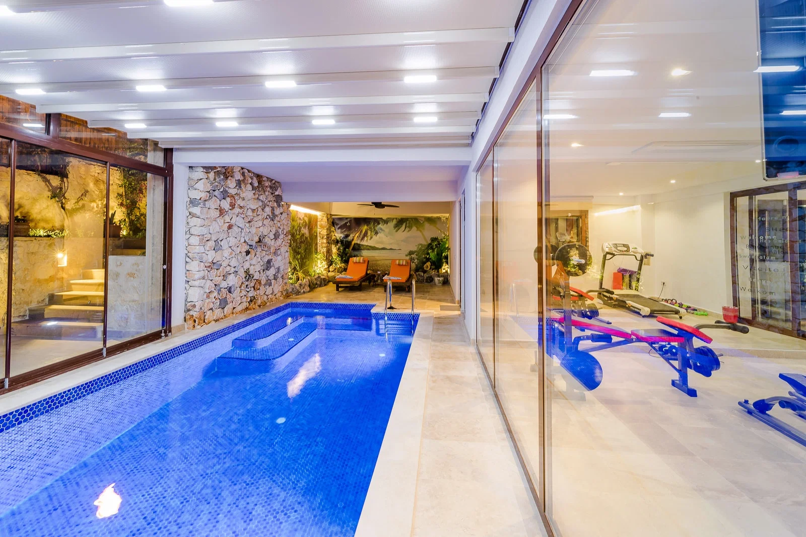 Kalkan’da Korunaklı, Isıtmalı Havuzlu, 8 Kişilik, Lüks Villa