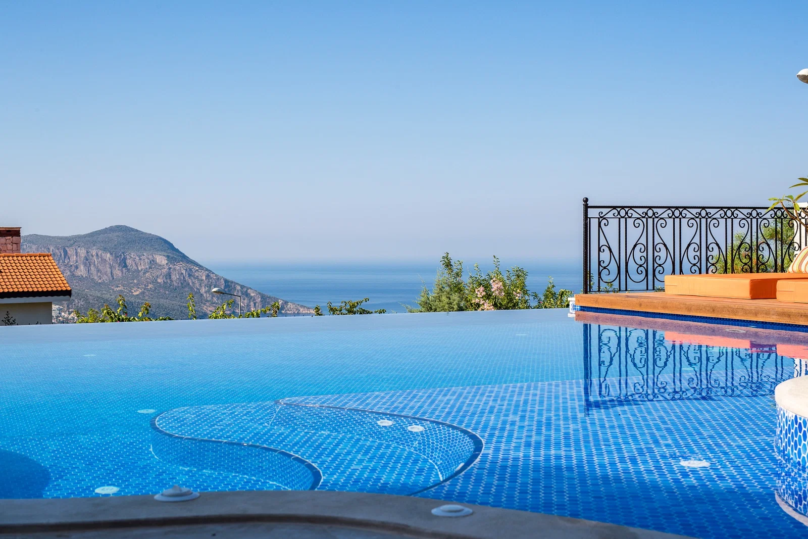 Kalkan’da Korunaklı, Isıtmalı Havuzlu, 8 Kişilik, Lüks Villa