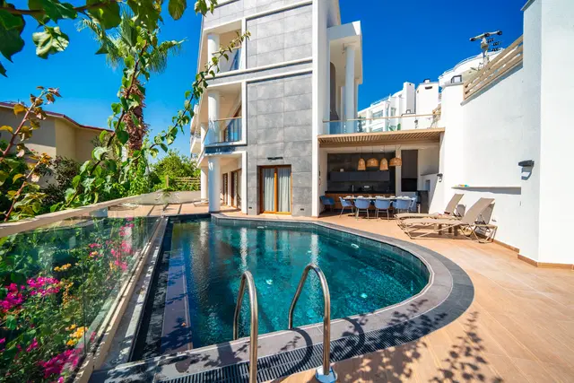 Kalkan’da Merkeze Yakın, Özel Havuzlu, 5 Yatak Odalı, Lüks Villa