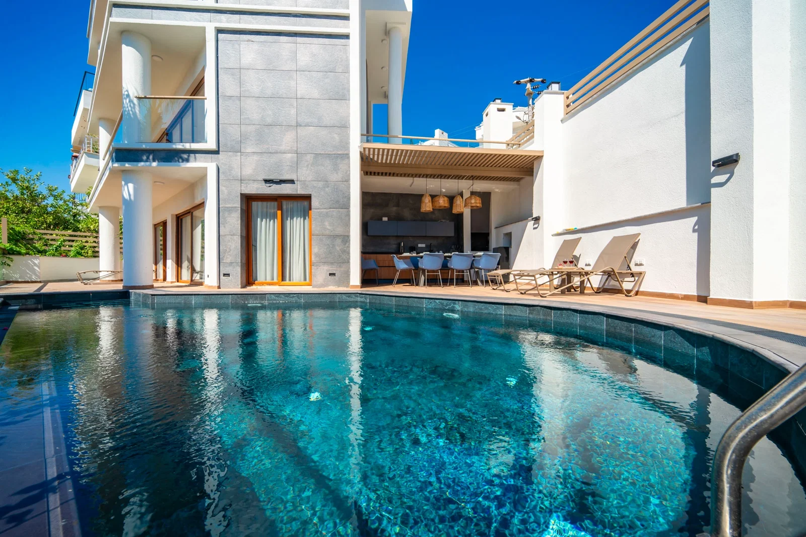 Kalkan’da Merkeze Yakın, Özel Havuzlu, 5 Yatak Odalı, Lüks Villa