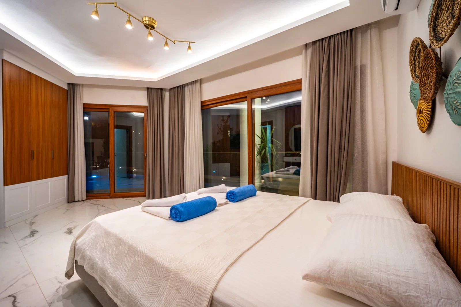 Kalkan’da Merkeze Yakın, Özel Havuzlu, 5 Yatak Odalı, Lüks Villa